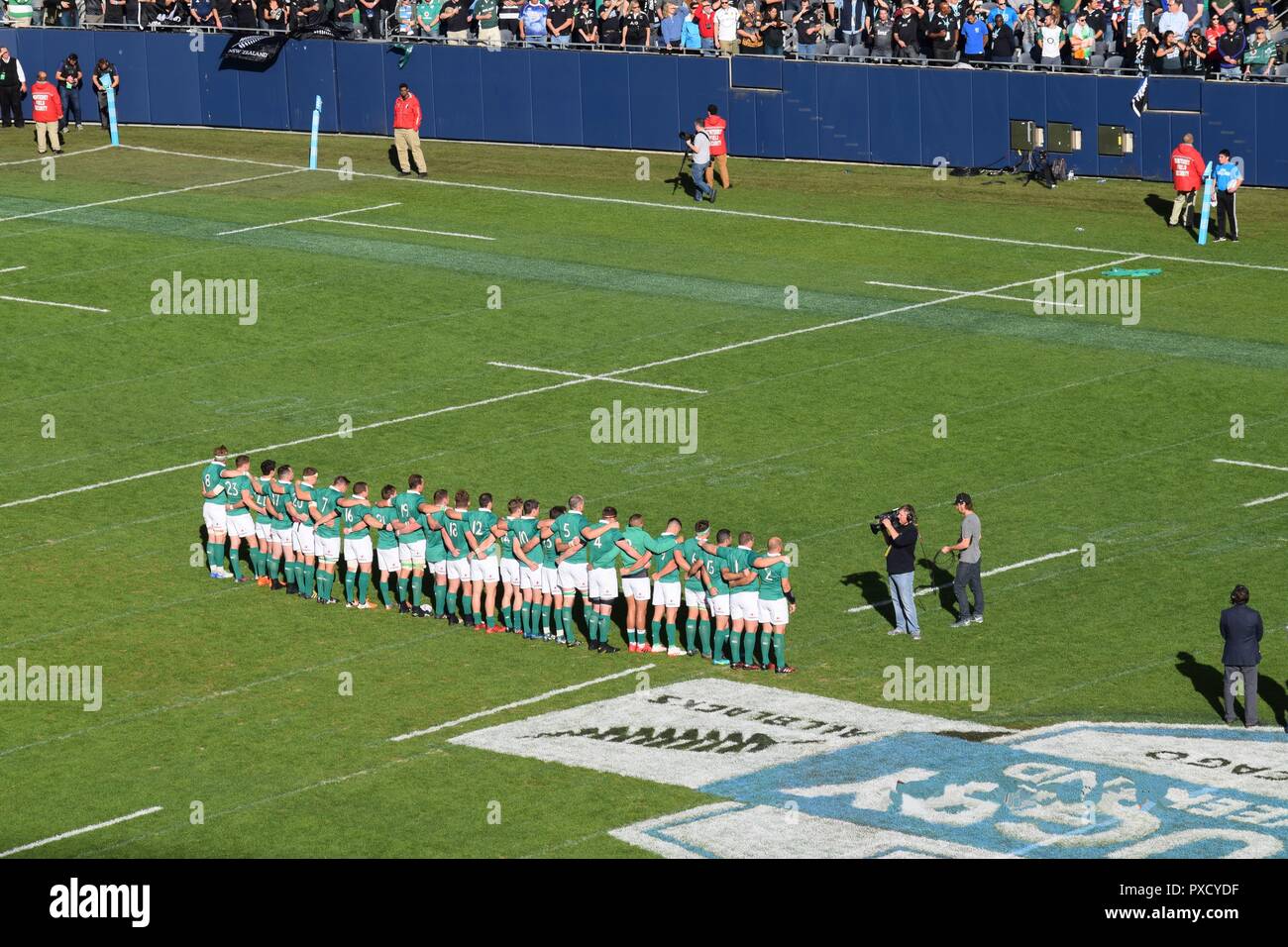 L'équipe irlandaise pour les hymnes nationaux à Chicago quand ils ont joué en Nouvelle-Zélande en novembre 2016. Banque D'Images