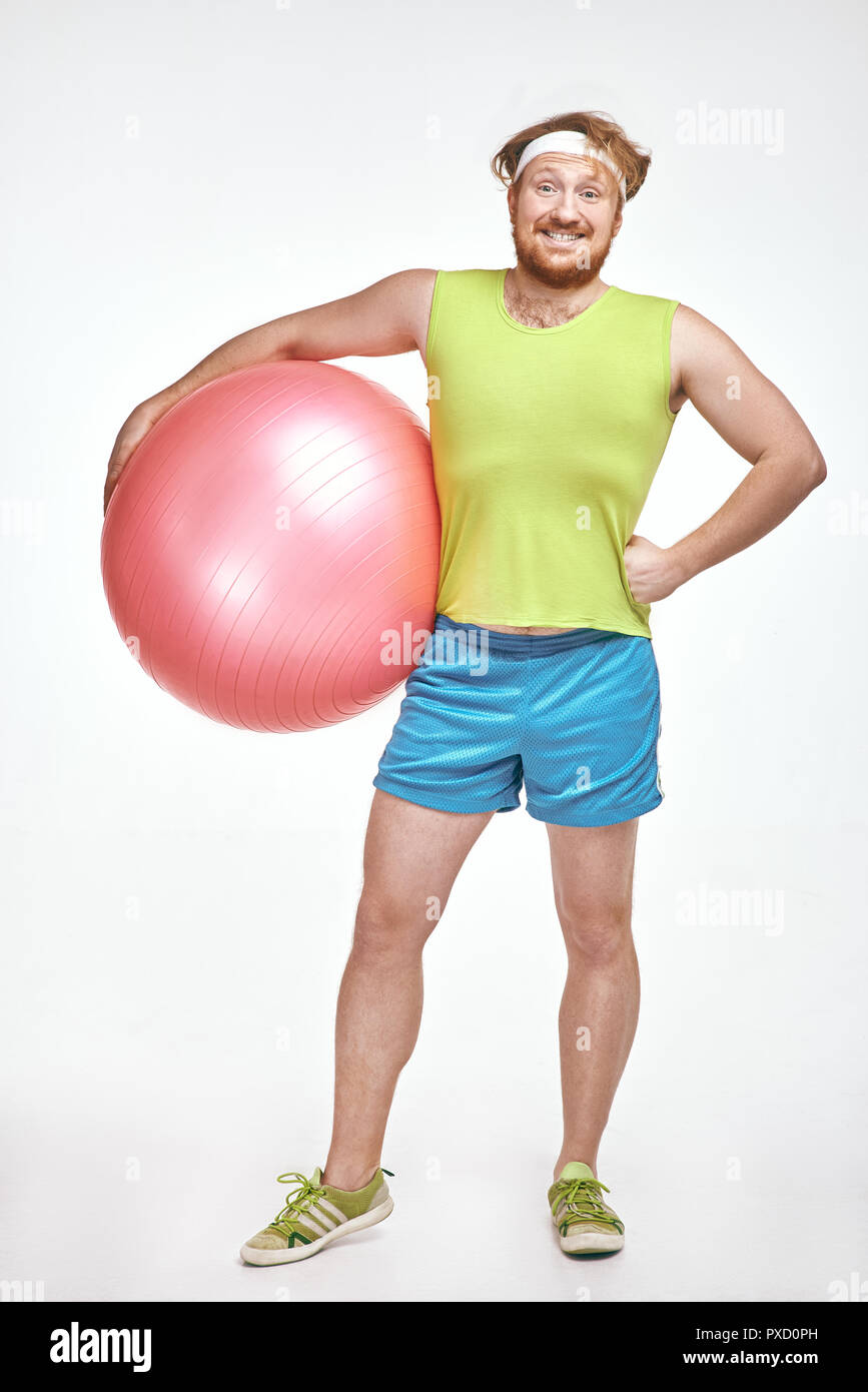 Image Drole De Red Haired Barbu Joufflu Homme Sur Fond Blanc Homme Portant Des Vetements De Sport Man Holding Fitness Ball Photo Stock Alamy Image Drole De Red Haired Barbu Joufflu Homme Sur Fond Blanc Homme Portant Des Vetements De Sport Man Holding Fitness Ball Photo Stock Alamy