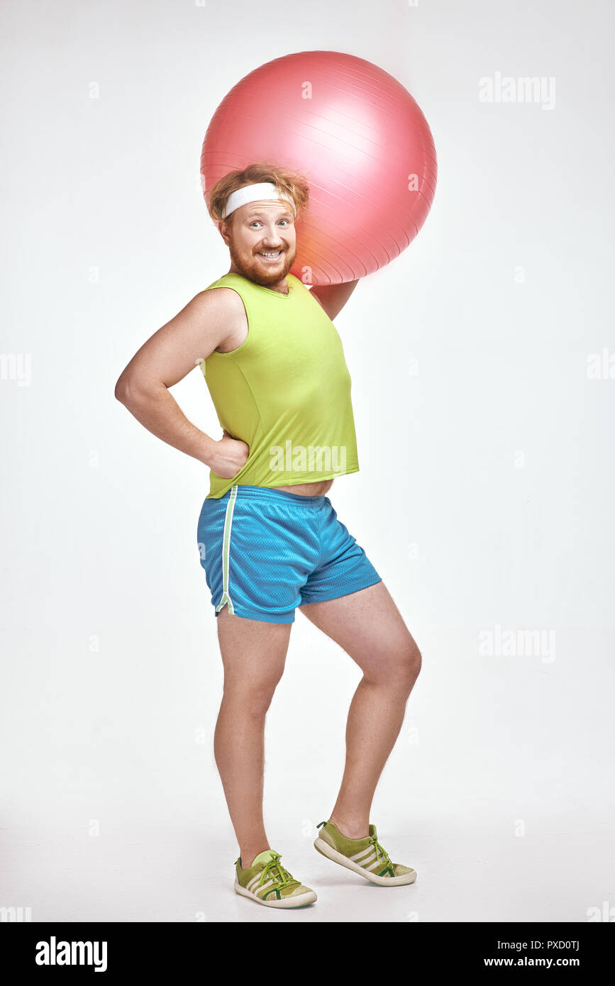 Image Drole De Red Haired Barbu Joufflu Homme Sur Fond Blanc Homme Portant Des Vetements De Sport Man Holding Fitness Ball Photo Stock Alamy Image Drole De Red Haired Barbu Joufflu Homme Sur Fond Blanc Homme Portant Des Vetements De Sport Man Holding Fitness Ball Photo Stock Alamy