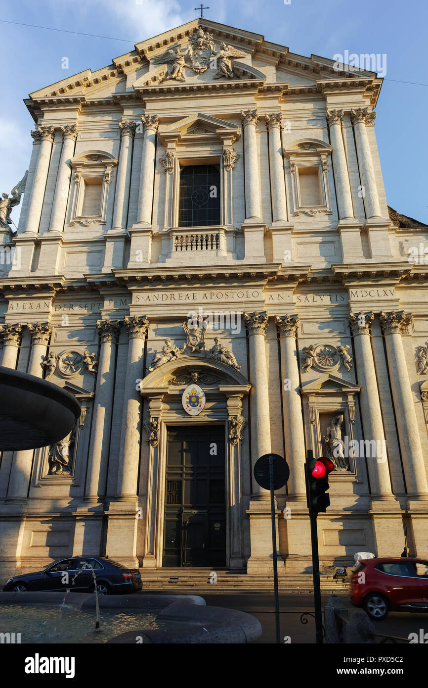 ROME, ITALIE - 22 juin 2017 : vue du coucher de Chiesa Sant Andrea della Valle à Rome, Italie Banque D'Images