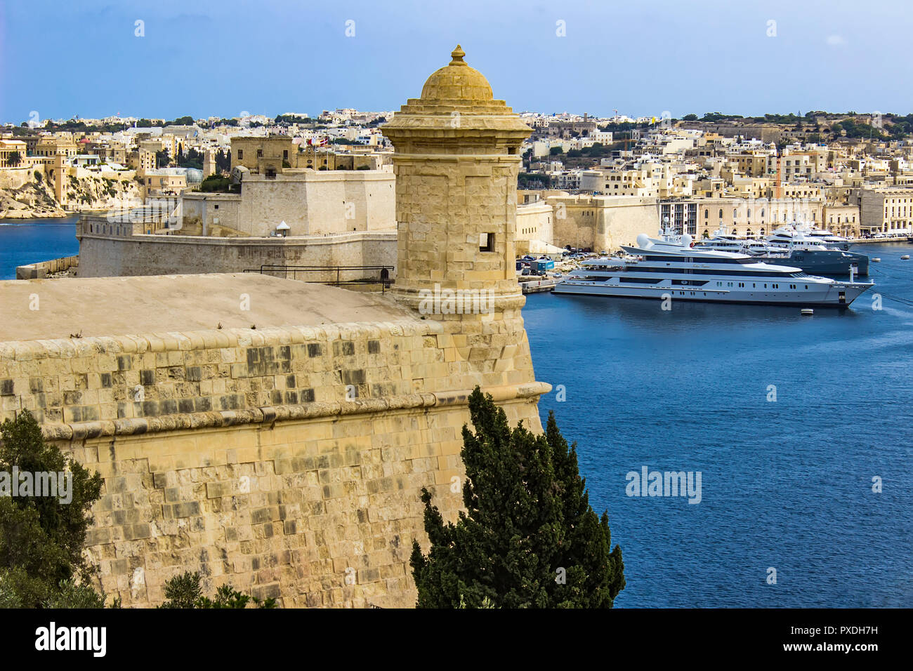 La Valette, MALTE - 9 septembre 2017 : vue sur le port de La Valette à Malte. Port de La Valette est le plus grand port naturel en Europe Banque D'Images