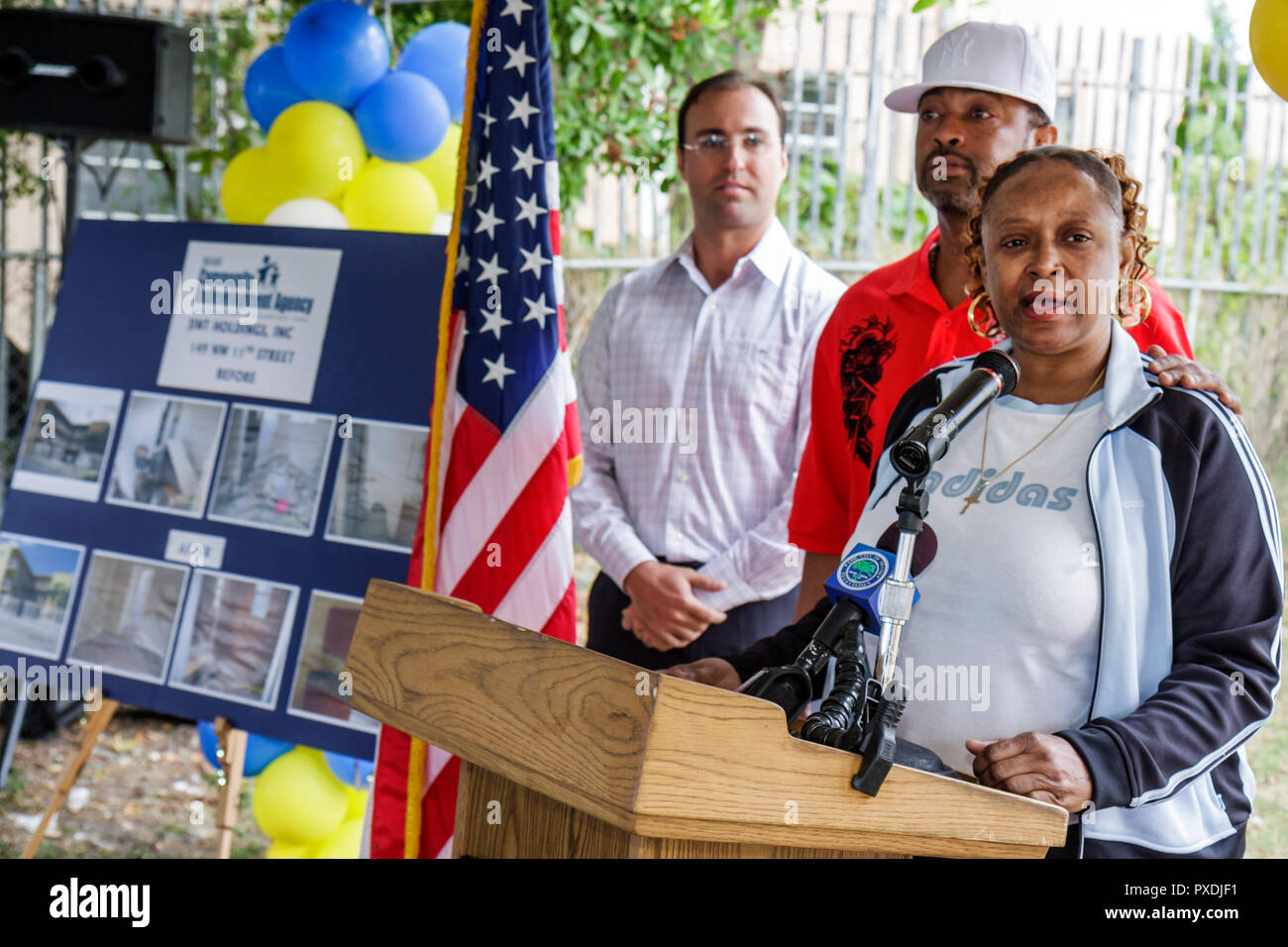 Miami Florida,Overtown,Community Redéveloppement Agency,remis en état Affordable Housing Ribbon Cutting Ceremony,Black African Africains,Hispanic Woman f Banque D'Images