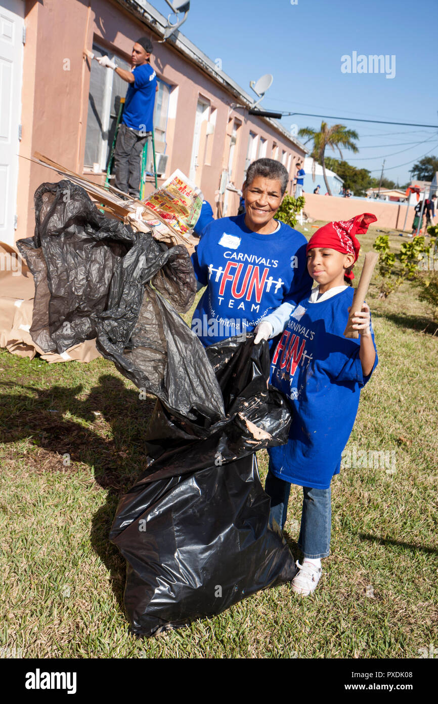 Miami Florida,Liberty City,Square,logement public,mains sur HANDSON Miami,bénévoles bénévoles service communautaire bénévoles travailleurs du travail, teamwo Banque D'Images