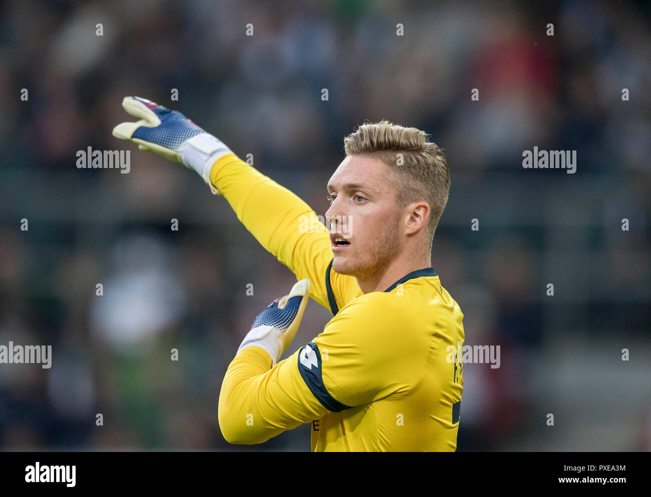 Gardien de Florian MUELLER (Muller, MZ) geste, geste, le soccer 1.Bundesliga, 8.journée Borussia Mönchengladbach, (FS) FSV FSV Mainz 05 (MZ) 4 : 0, le Borussia Mönchengladbach / 21.10.2018 en Allemagne. # #  DFL règlement interdit toute utilisation des photographies comme des séquences d'images et / ou quasi-vidéo # #  | conditions dans le monde entier Banque D'Images