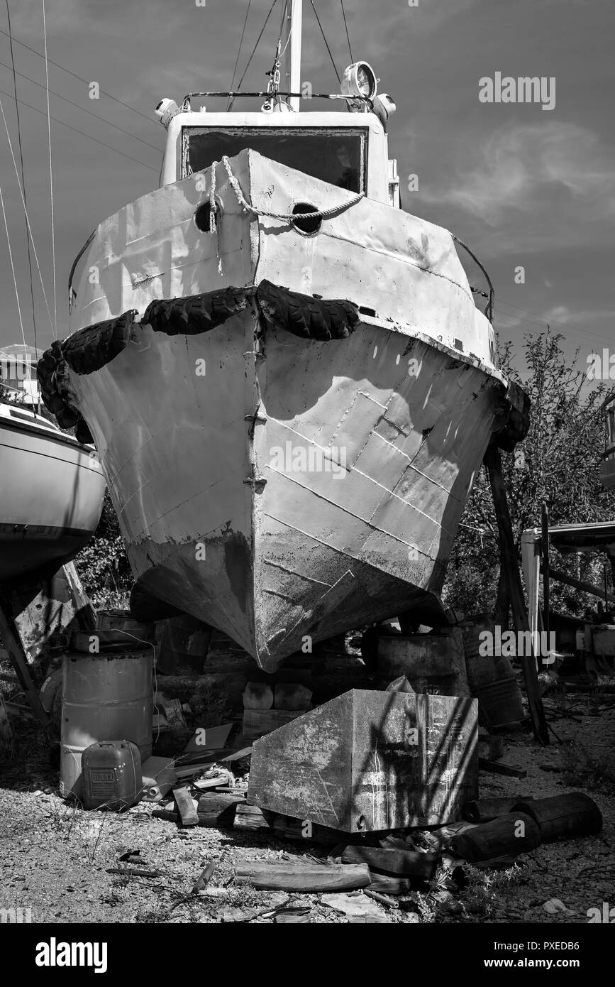 Vieux Bateau à Alonissos, Sporades du Nord de la Grèce. Banque D'Images