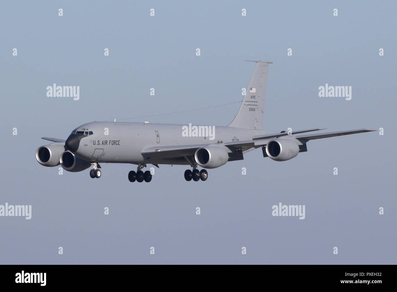 USAF KC-135R ravitailleur air arrivant à RAF Mildenhall. Banque D'Images