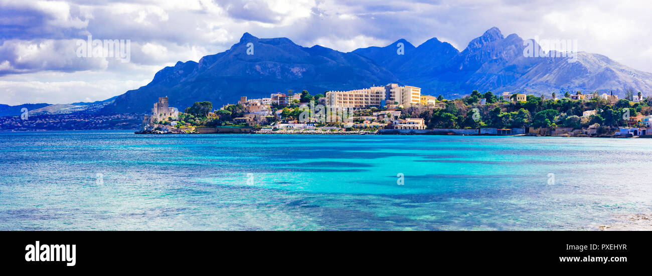 Beau village de Santa Giulia,vue panoramique,Sicile,Italie. Banque D'Images