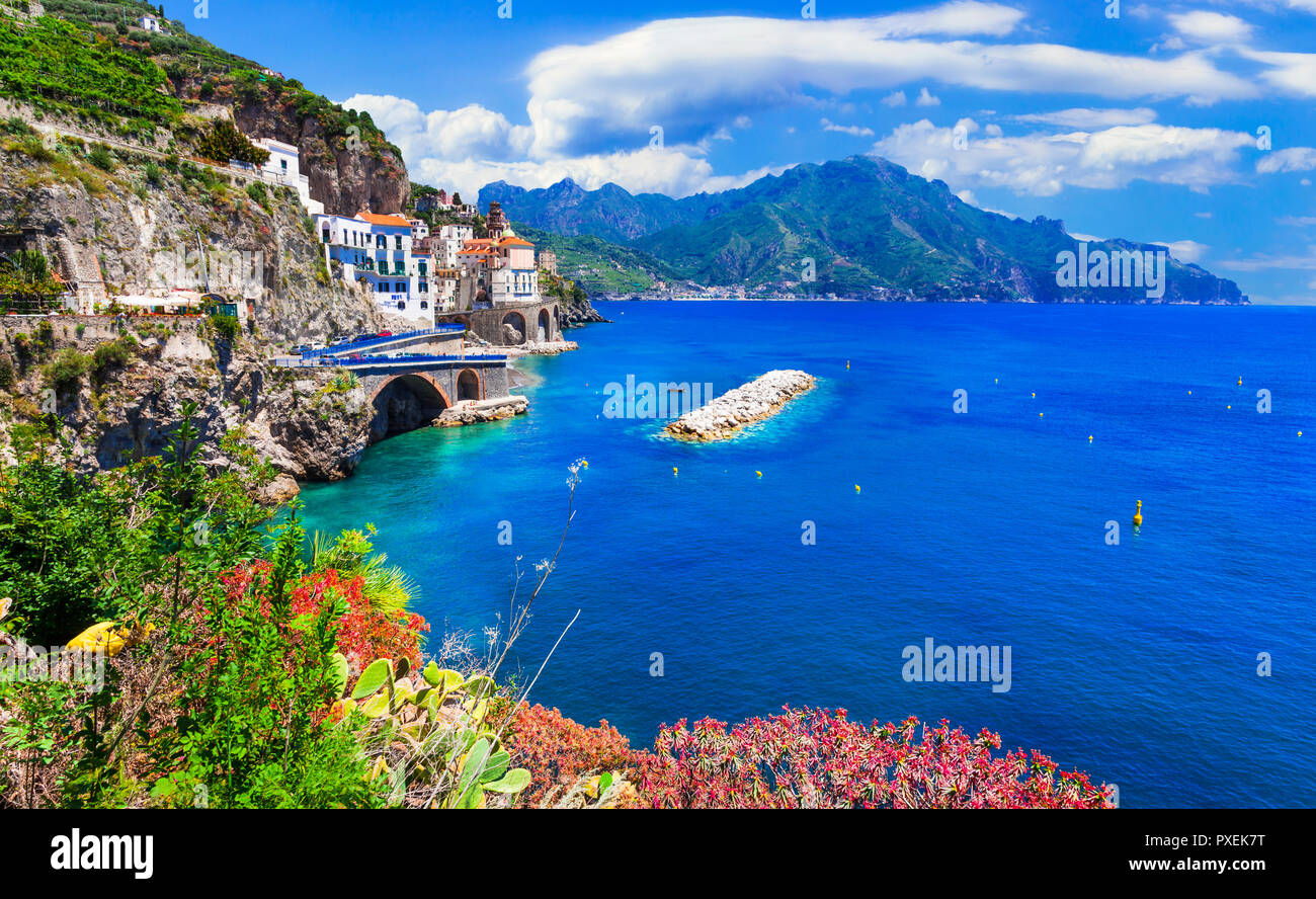 Beau village d'Atrani, côte amalfitaine, Campanie, Italie. Banque D'Images