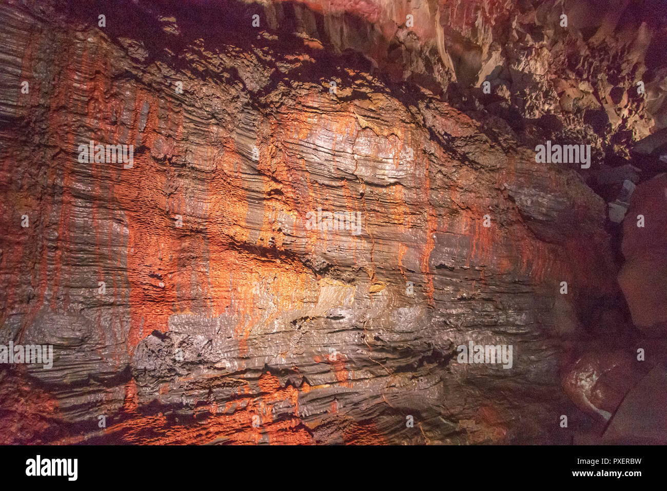 Raufarholshellir tunnel de lave et des grottes, l'un des plus long de l'Islande, formé par l'écoulement de lave qui déplacé sous la surface trempée d'une coulée Banque D'Images