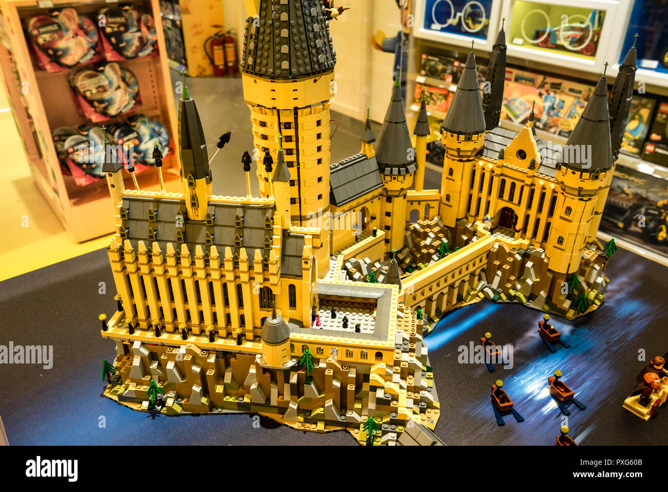 Le Château de Poudlard, l'École de Harry Potter fait de LEGO Photo Stock -  Alamy
