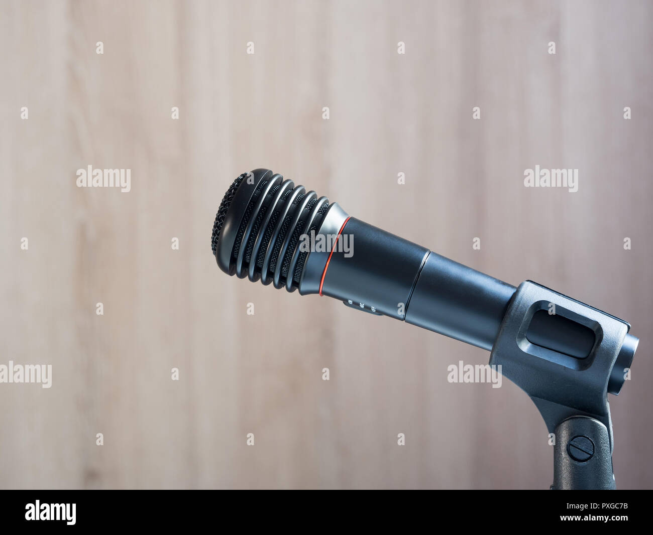 Sur le stand de microphone sans fil dans Music Studio Banque D'Images