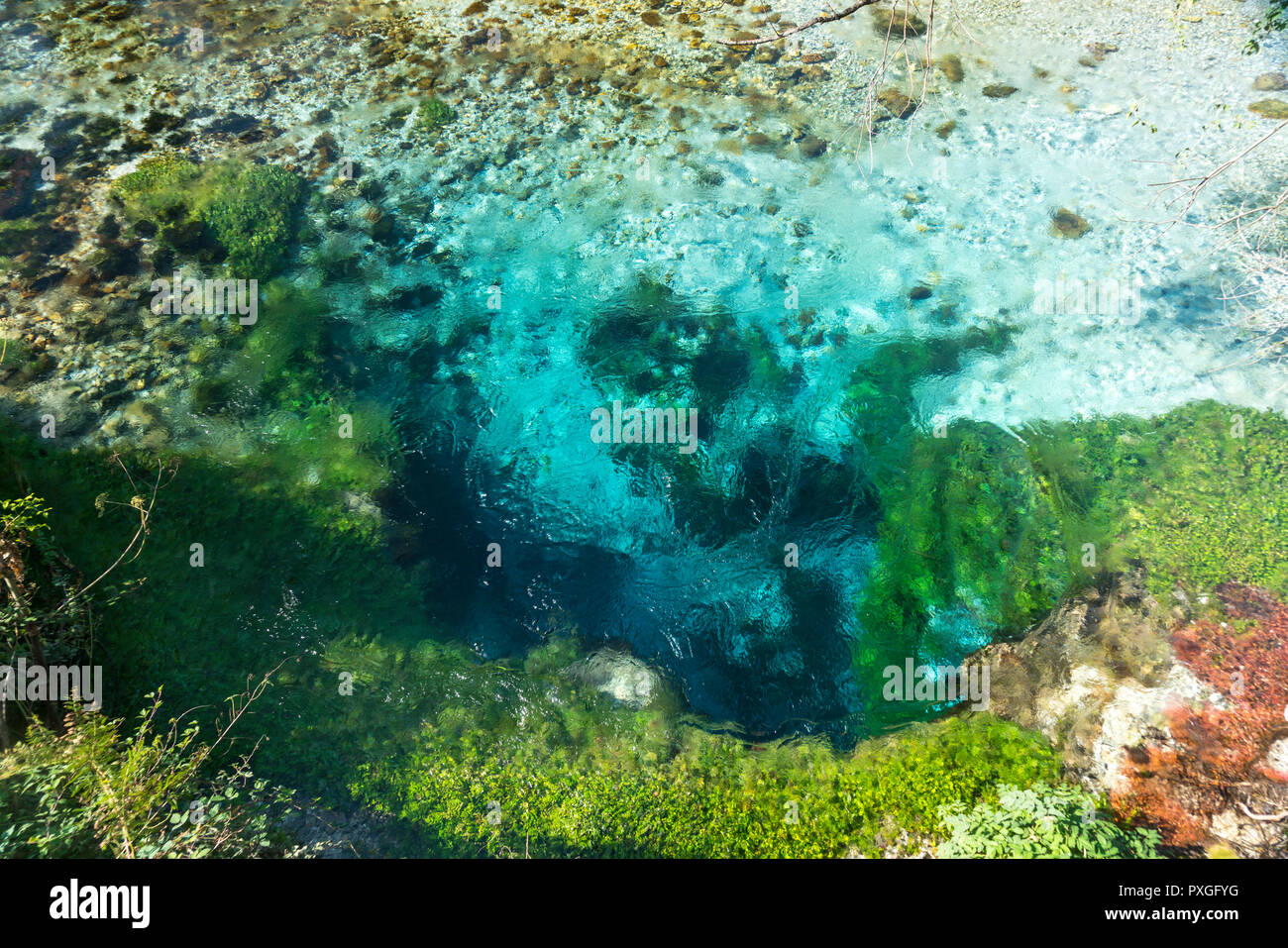 Karstquelle Syri i Kalter oder Blaues Auge, Albanien, Europa | Printemps de l'eau Tne Blue Eye Syri i Kalter, l'Albanie, de l'Europe Banque D'Images