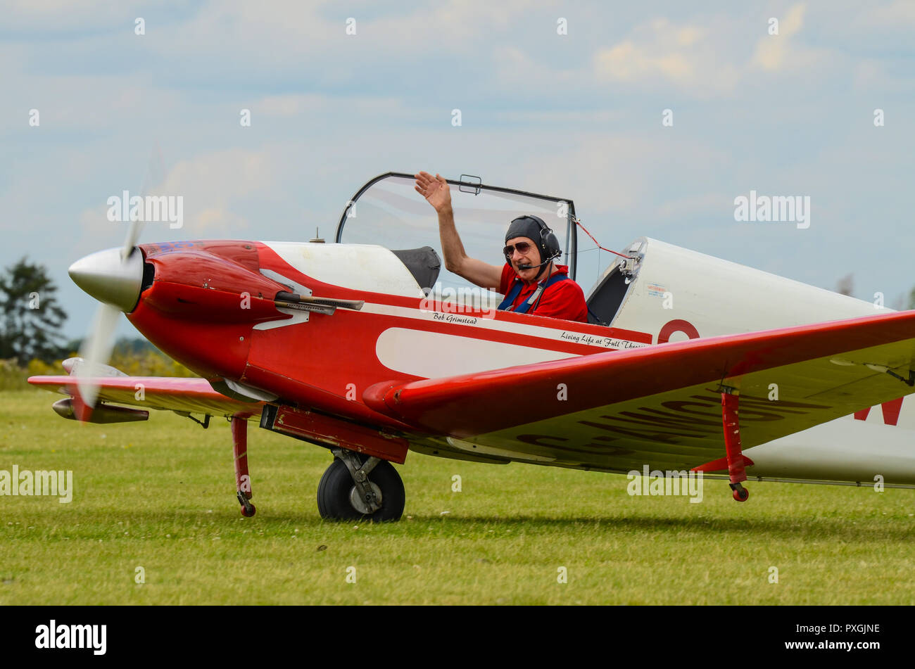 Waving Pilot Banque D Image Et Photos Alamy Waving Pilot Banque D Image Et Photos Alamy