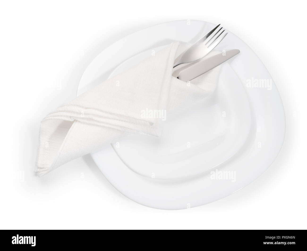 Place. Fourchette et couteau en acier inoxydable serviette blanc sur plaque blanche. Vue de dessus isolé sur blanc, chemin de détourage inclus Banque D'Images