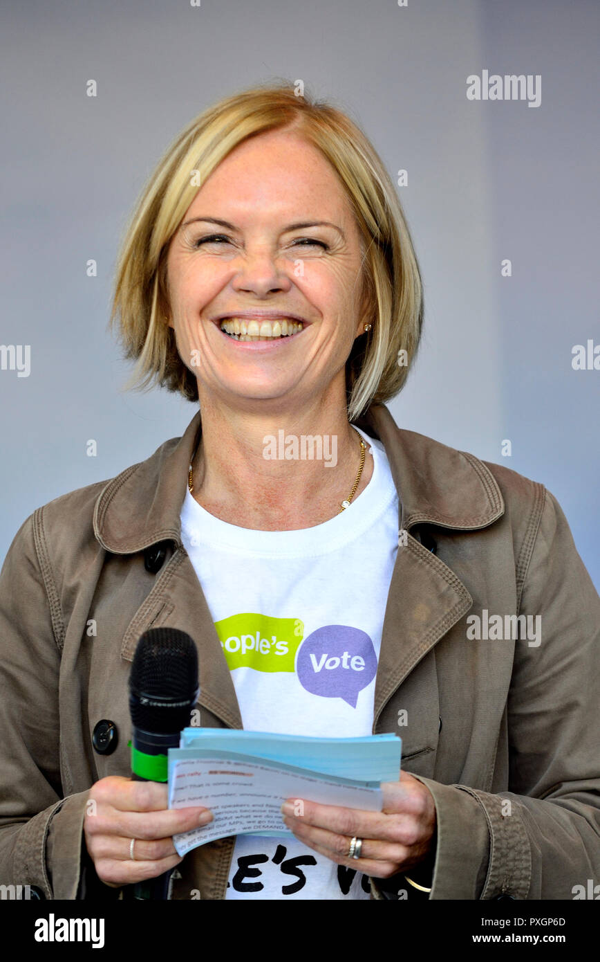 Mariella Frostrup (journaliste et présentatrice TV) agissant comme compere au vote du peuple en mars l'appui d'un deuxième référendum Brexit, Londres, 20e Oc Banque D'Images