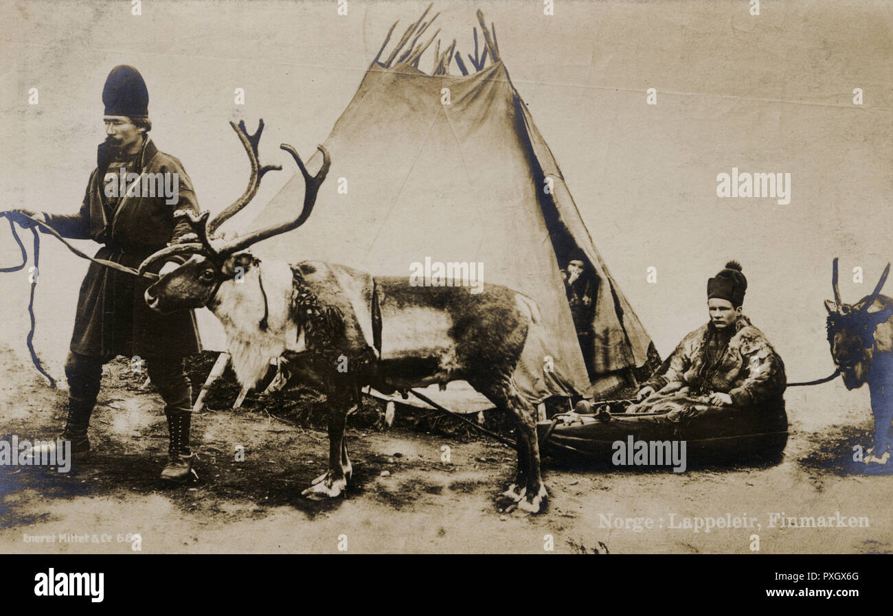 Famille Sami, avec tente, traîneau et renne, comté de Finnmark Banque D'Images