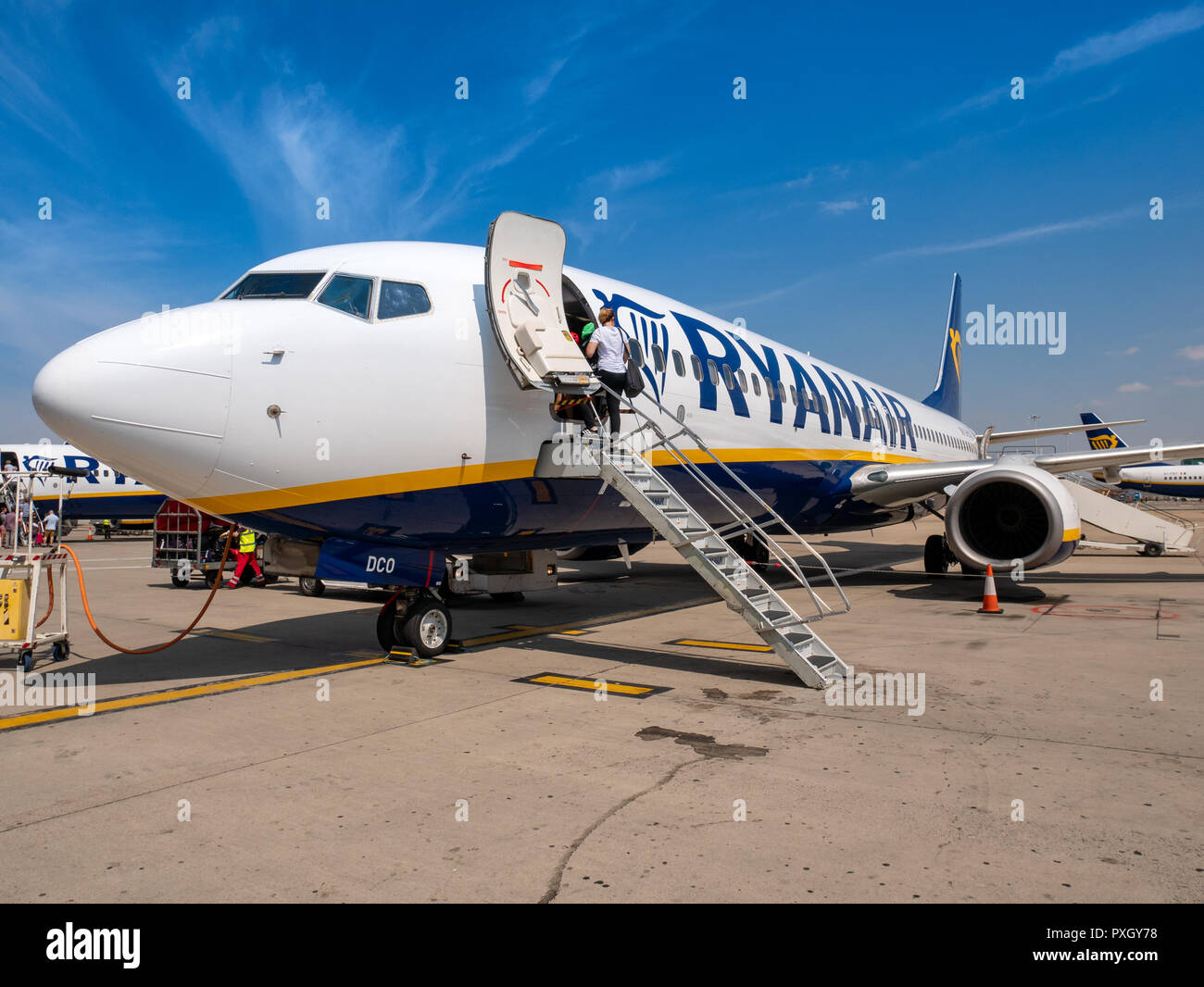 L'embarquement d'avion de Ryanair sur le tarmac, l'aéroport de Stansted, Royaume-Uni Banque D'Images