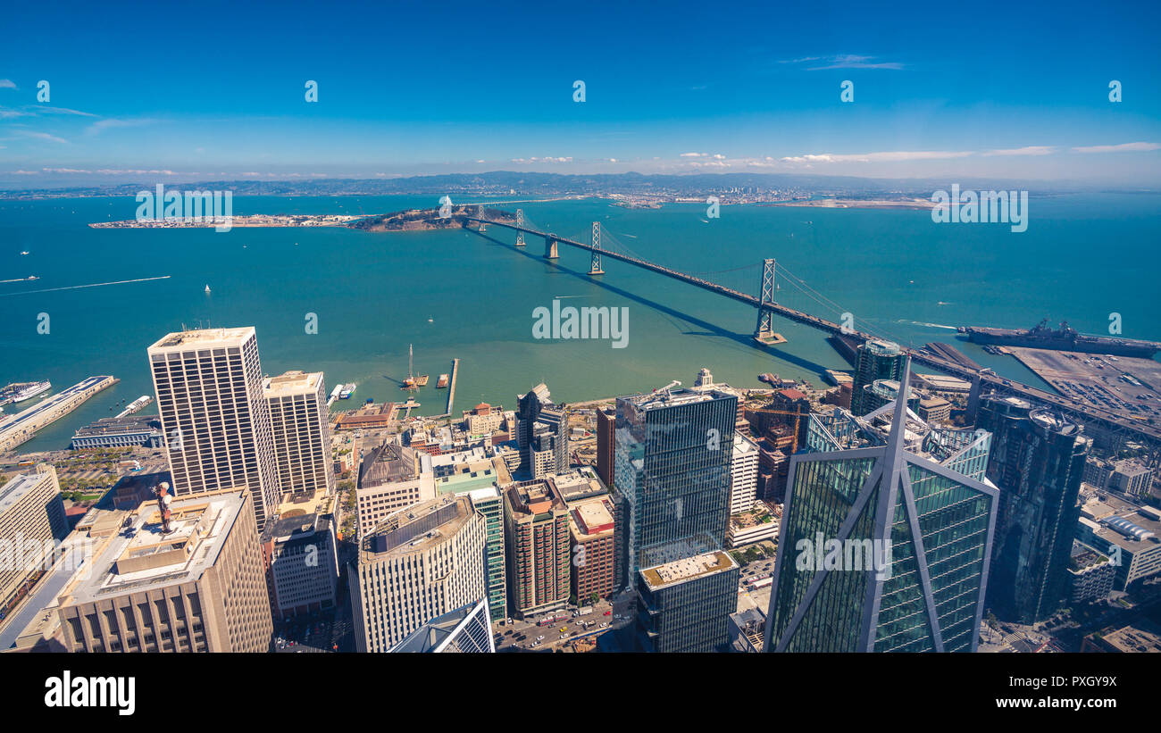 Vue aérienne de la ville San Francisco-Oakland Bay Bridge à partir de la tour de Salesforce Banque D'Images
