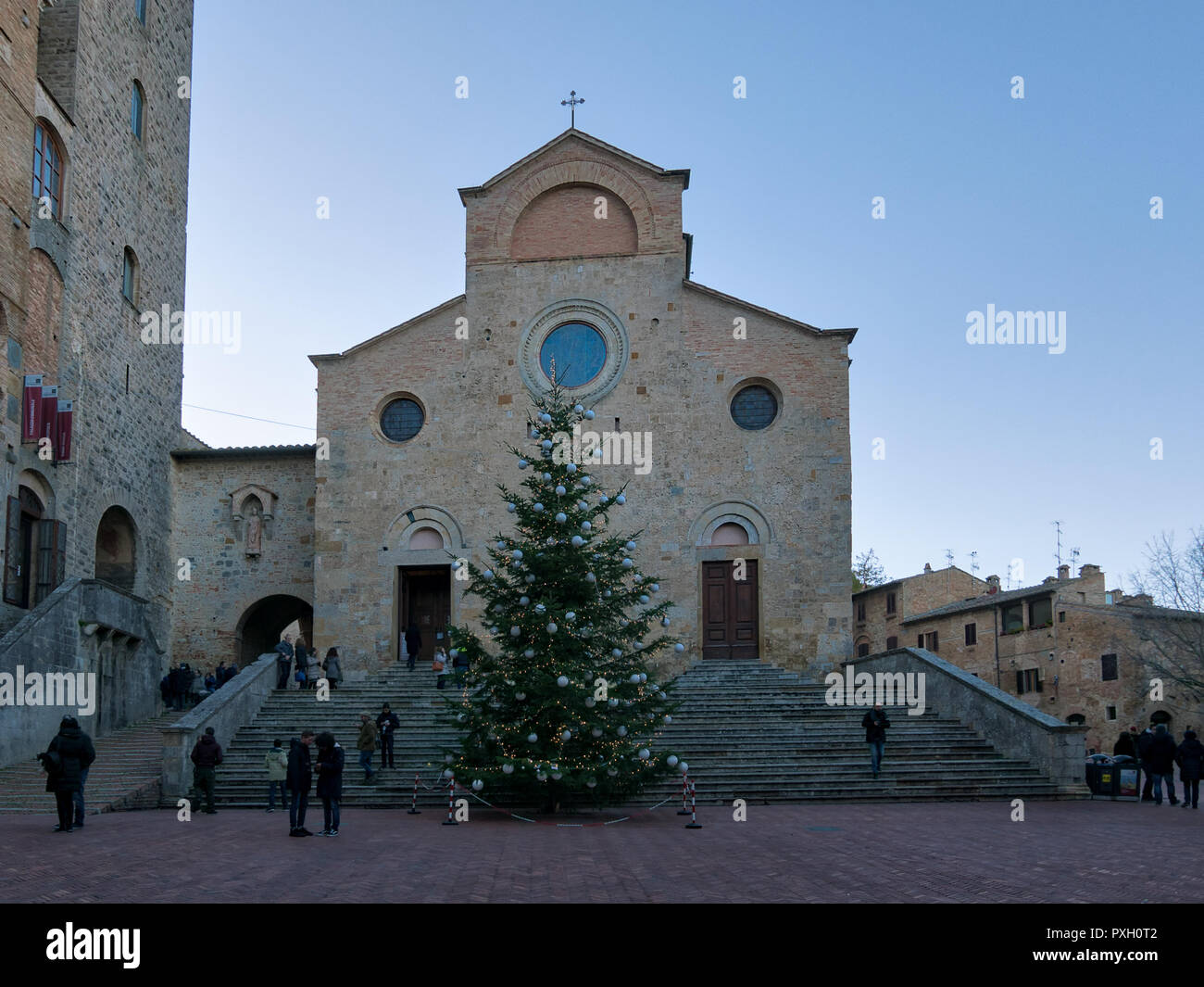 San Gimignano, Italie 2017 9 décembre : La Collégiale de Santa Maria Assunta ou la Cathédrale de San Gimignano est situé sur la Piazza Duomo. C'est Banque D'Images
