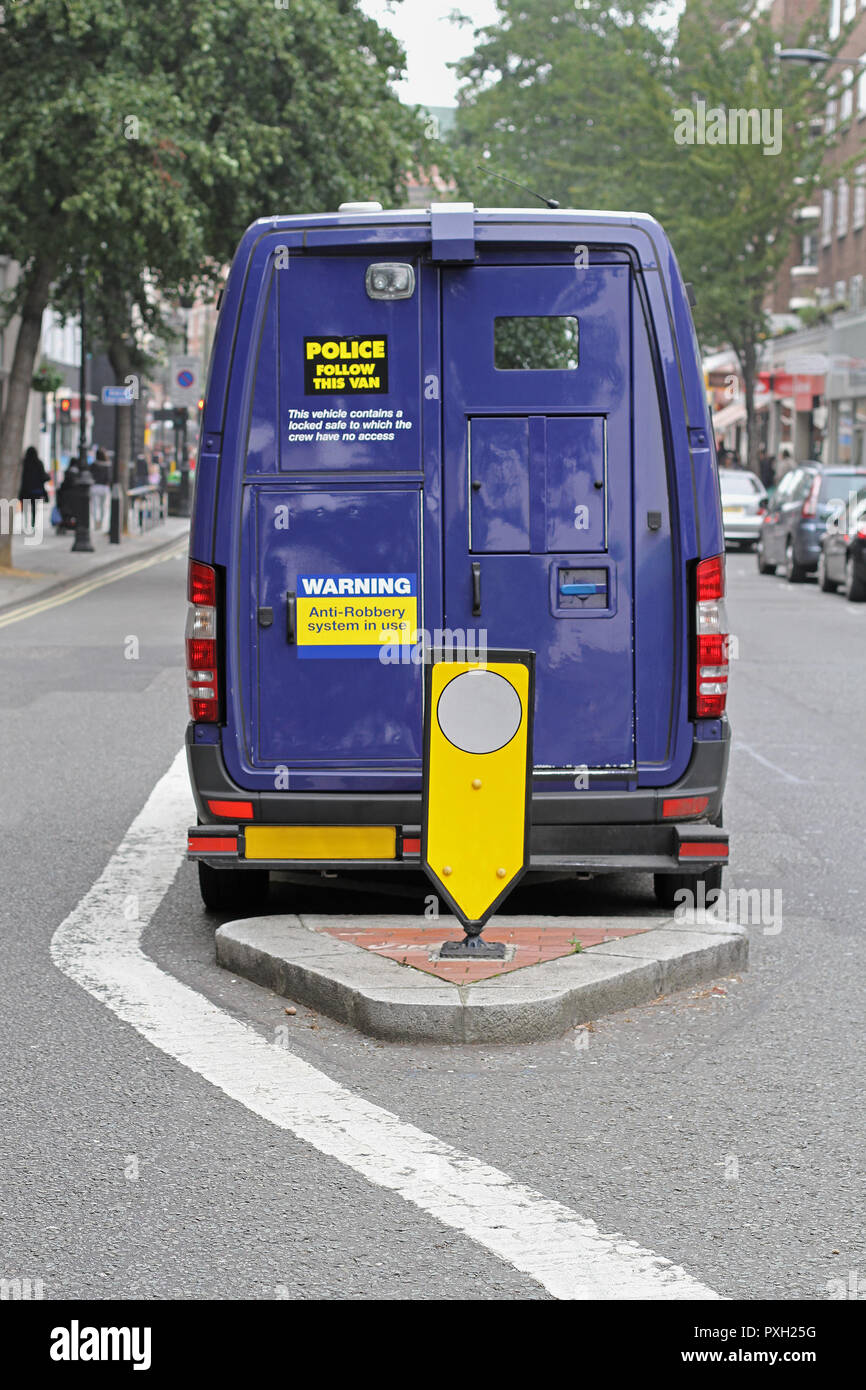 Sécurité blindé transportant de l'argent à van rues de Londres Banque D'Images