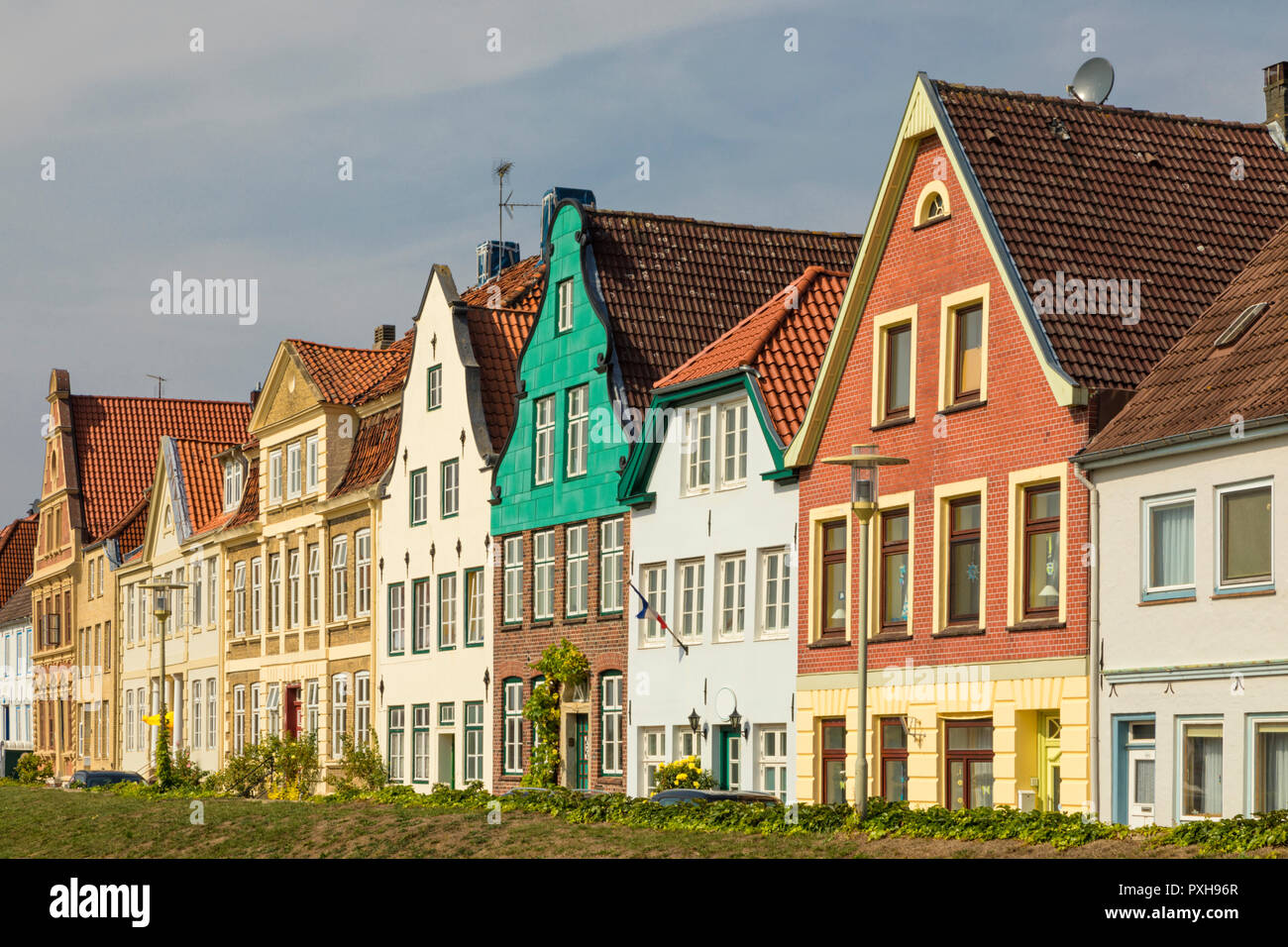 Les maisons historiques à la promenade du port de Glückstadt, Schleswig-Holstein, Allemagne Banque D'Images