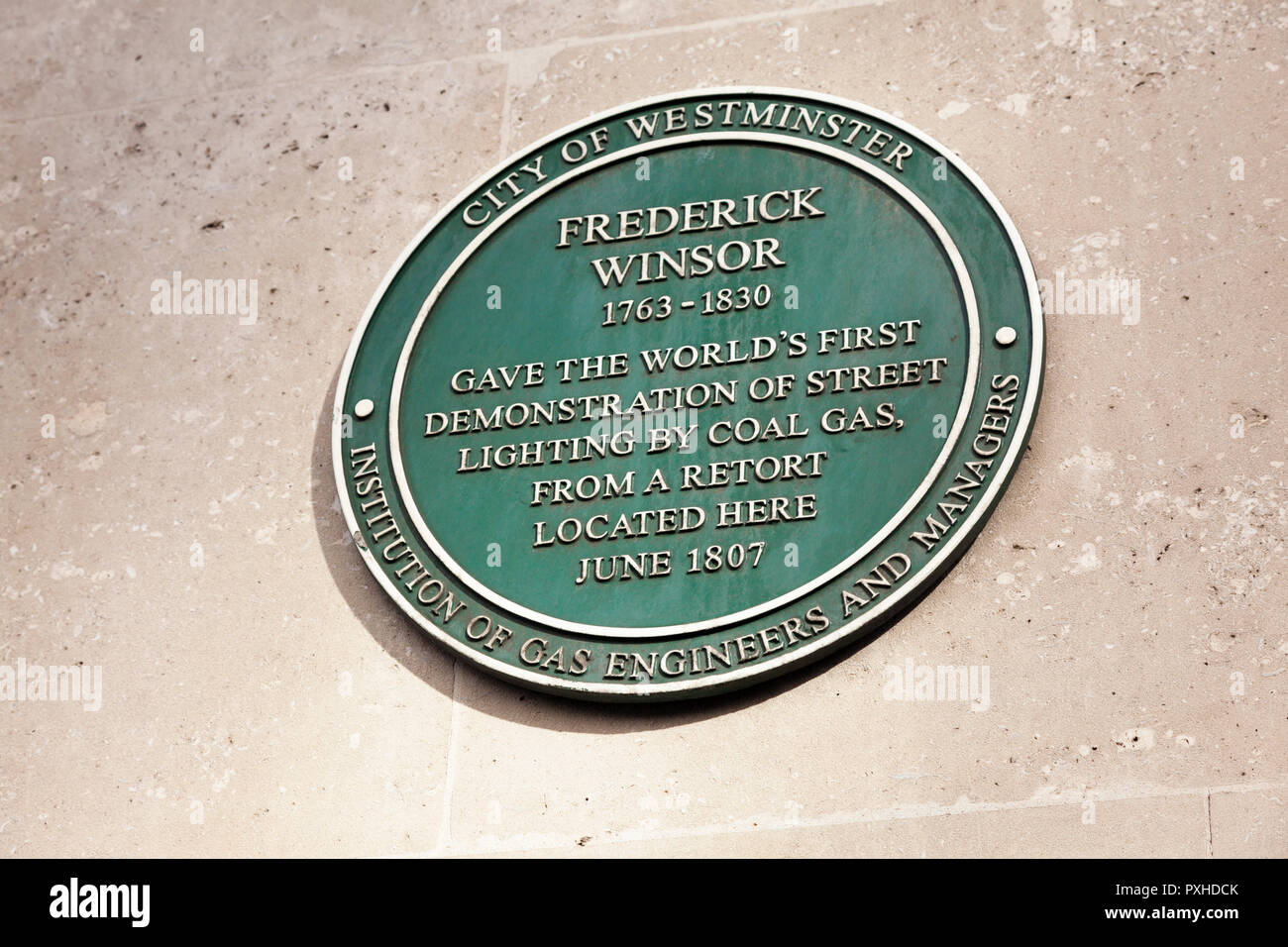 Plaque, Frederick Windsor, démontré l'éclairage des rues de gaz de charbon, Pall Mall, London, UK Banque D'Images