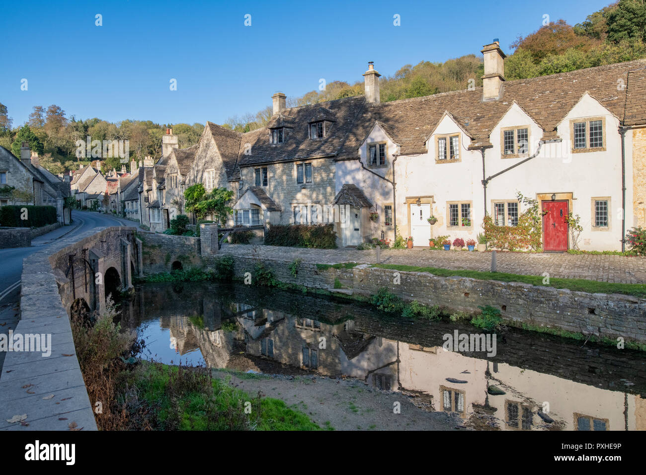 Chambres d'hôtes à Castle Combe en automne. Castle Combe, Chippenham, Wiltshire, Angleterre Banque D'Images