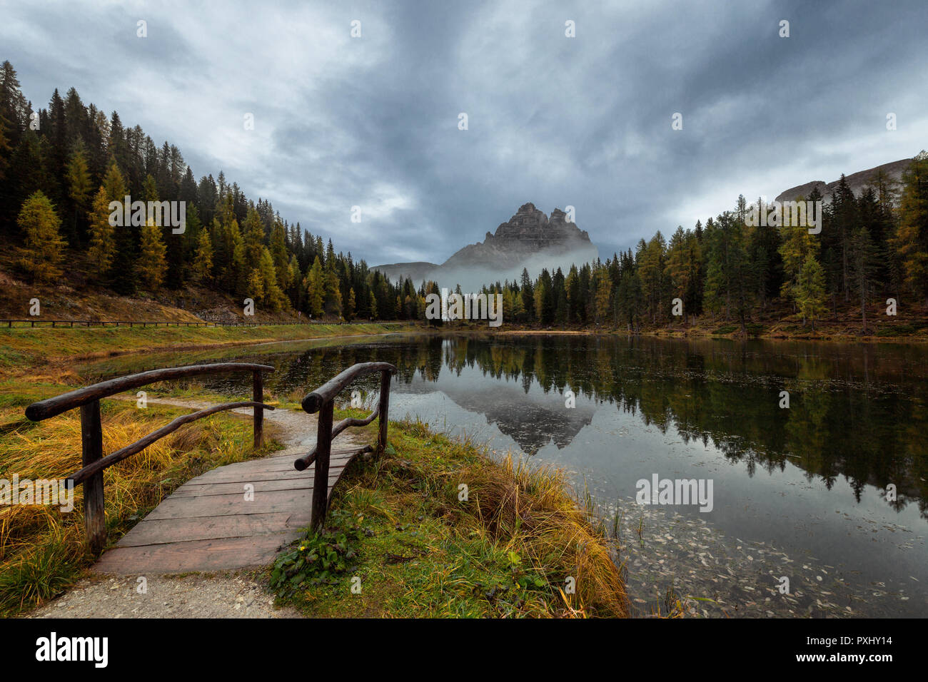 Matin voir de Lago Antorno, Dolomites, lac montagne paysage avec PIC Alpes , Misurina, Cortina d'Ampezzo, Italie Banque D'Images