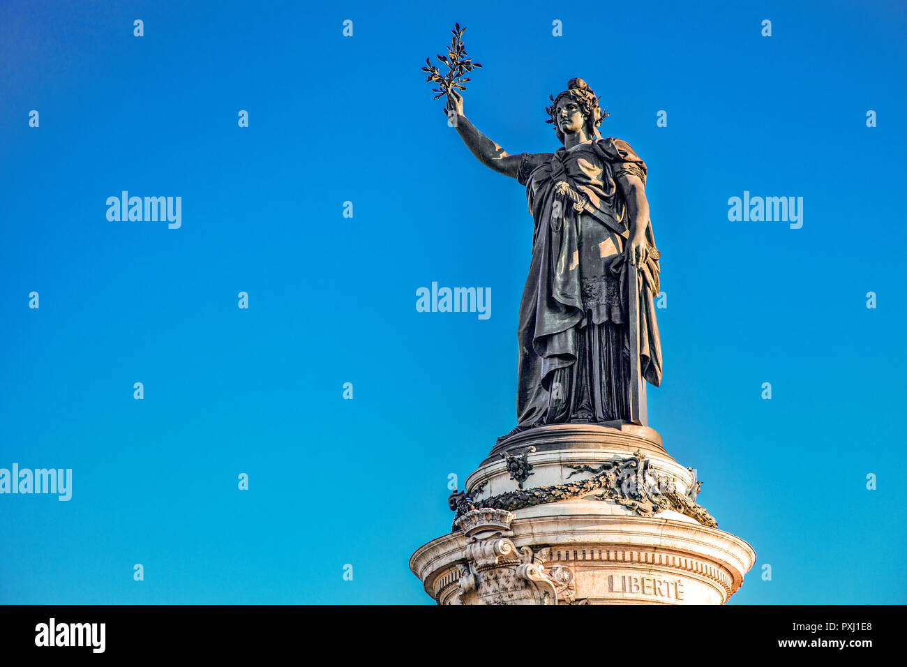 France Paris, le monument à la République avec la statue de Marianne, symboliques, à la place de la République Banque D'Images