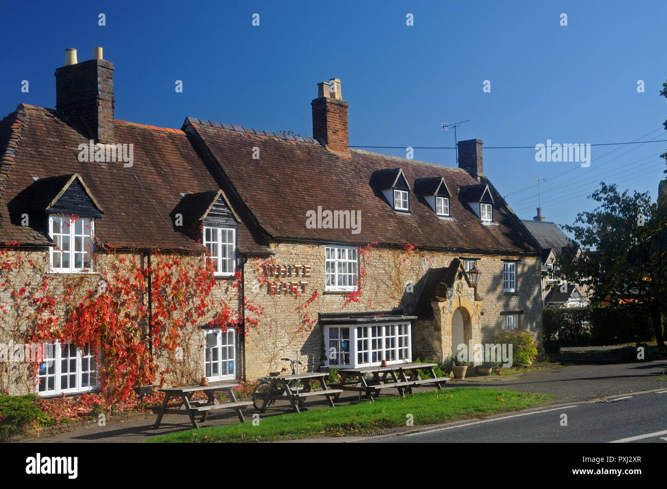 Le White Hart, dans la région de Newbold-sur-Stour, Warwickshire, Angleterre Banque D'Images