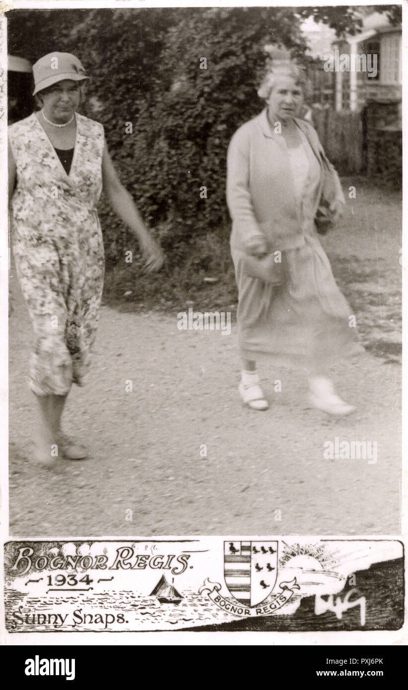 Carte postale Sunny snapshots - Bognor Regis - deux femmes âgées Banque D'Images