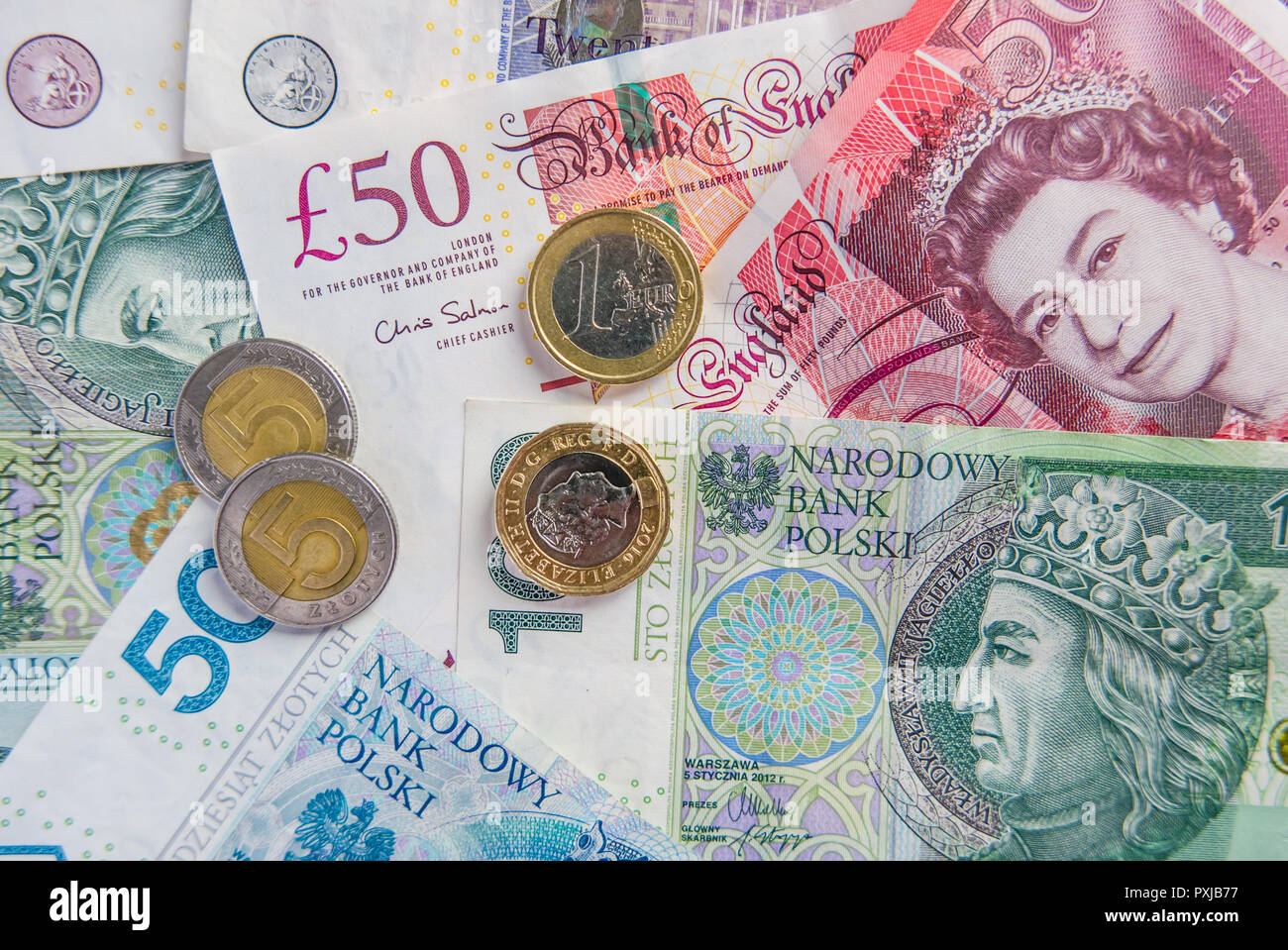 Monnaies européennes, euro, livre britannique, le zloty polonais et des billets en euros Banque D'Images