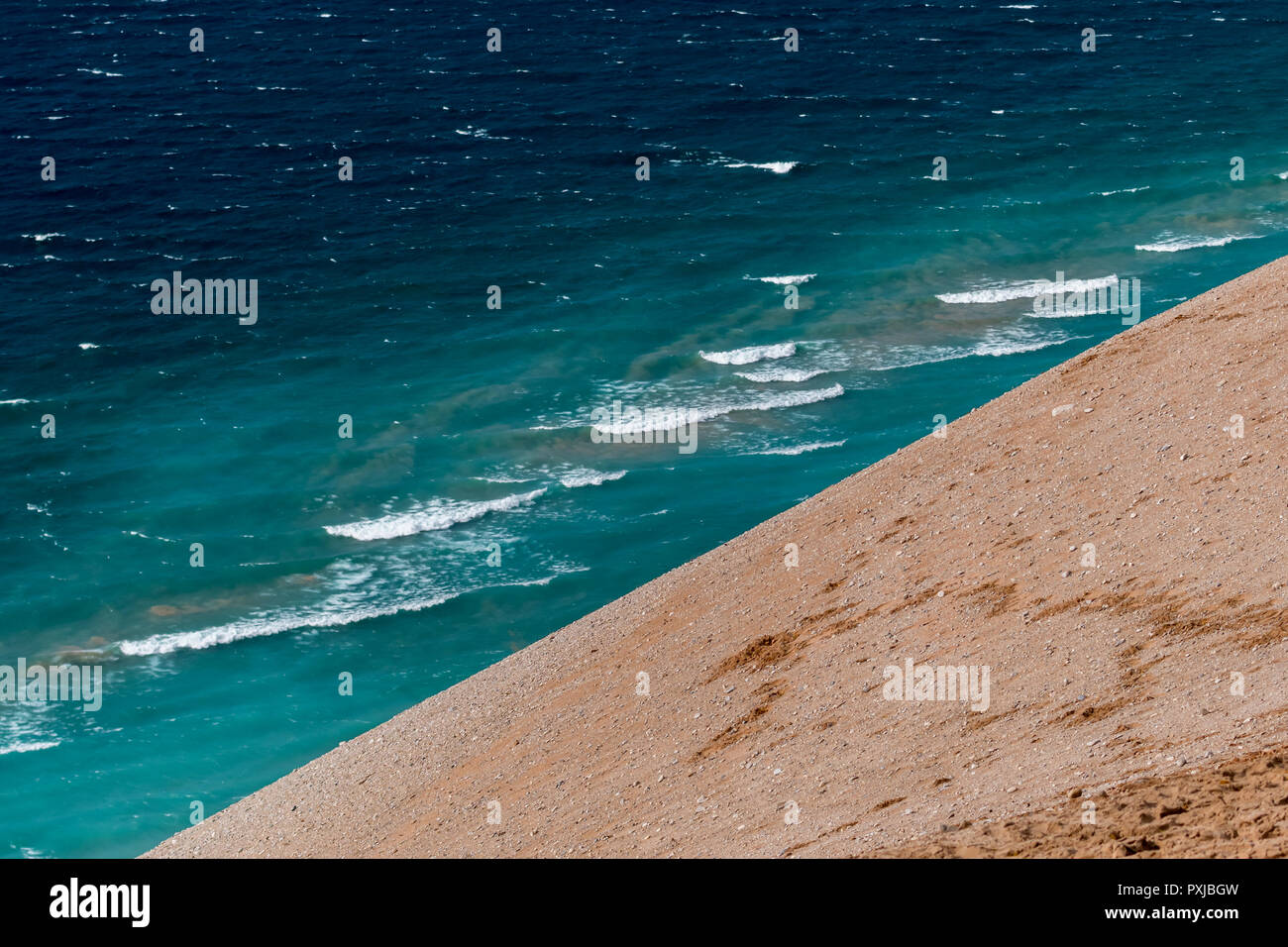 Vue sur le lac Michigan depuis le haut d'une dune de Sleeping Bear Dunes National Lakeshore, Empire, Michigan, USA. Banque D'Images