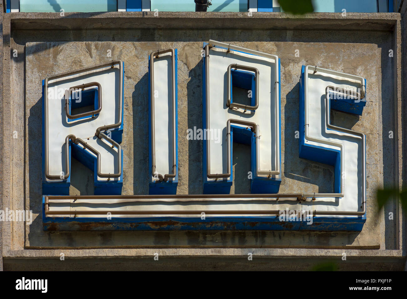 Des inscriptions lumineuses REIR, la radiodiffusion dans le secteur américain, aujourd'Rundfunkhaus Berlin Schöneberg, Berlin, Allemagne Banque D'Images