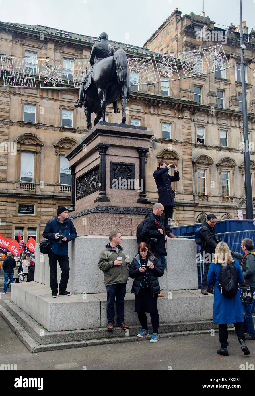 Glasgow, Royaume-Uni. 23 Oct 2018. Les manifestants marcher pour l'égalité de rémunération à George Square, à Glasgow, en Écosse. Banque D'Images