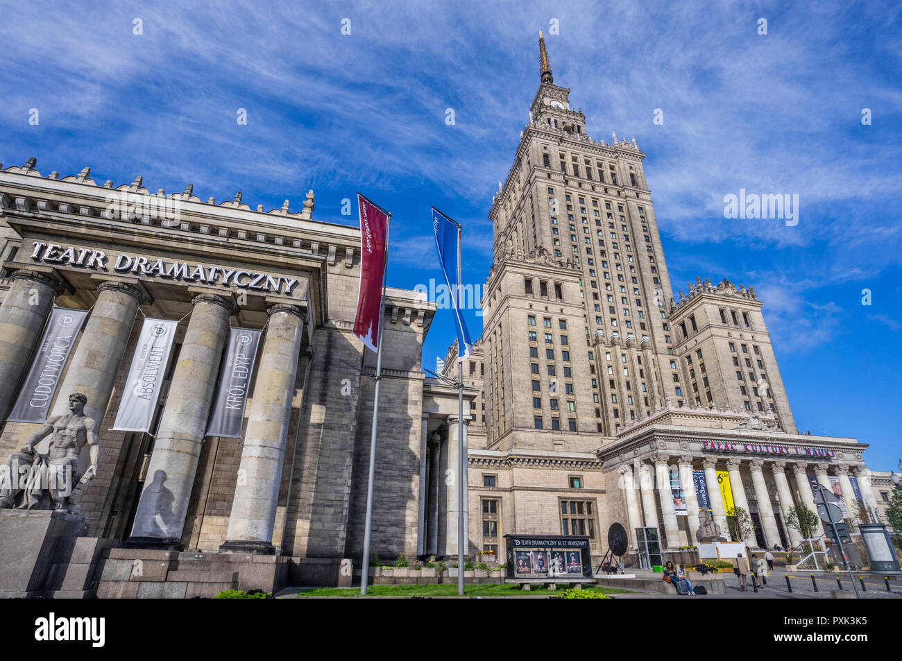 Portique de du théâtre dramatique au soc-réaliste style gâteau de mariage russe Palais de la Culture et des sciences, Varsovie, Pologne Banque D'Images