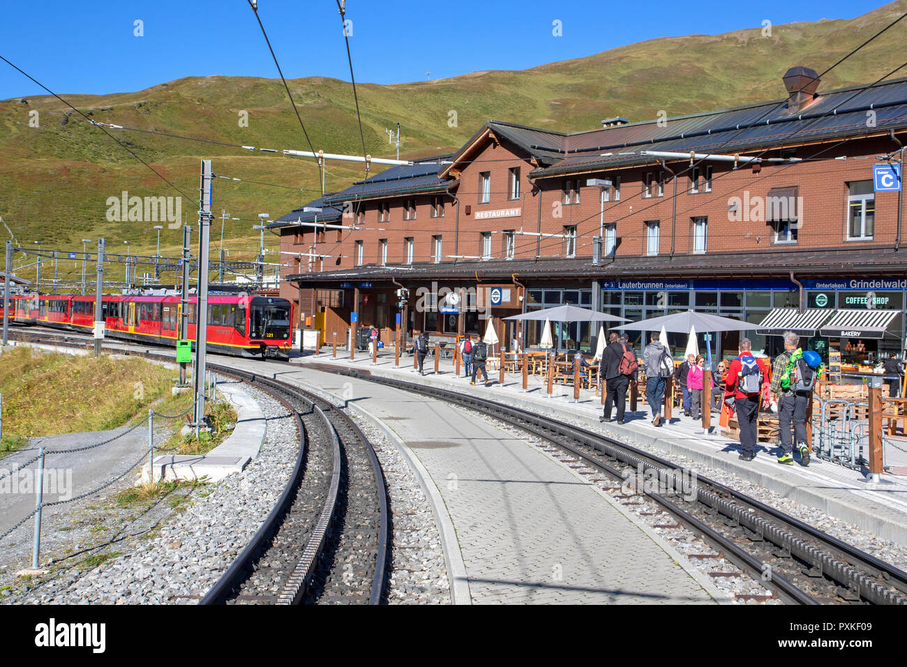 Le Jungfraujoch train à la station de Kleine Scheidegg Banque D'Images