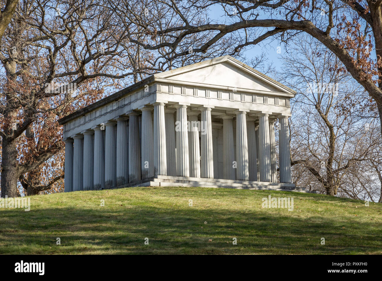 Le Mausolée de Lowry-Goodrich dans le cimetière Lakewood à Minneapolis, Minnesota, est une réplique du Parthénon à Athènes, Grèce. Banque D'Images