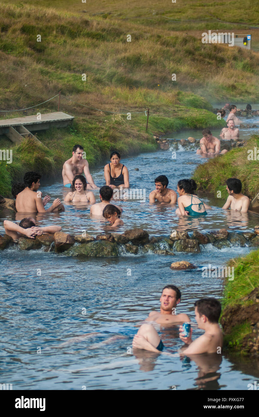 Eaux thermales en Islande. La rivière 'chaud', dans les montagnes derrière Hveragerdi. Le sud de l'Islande Banque D'Images