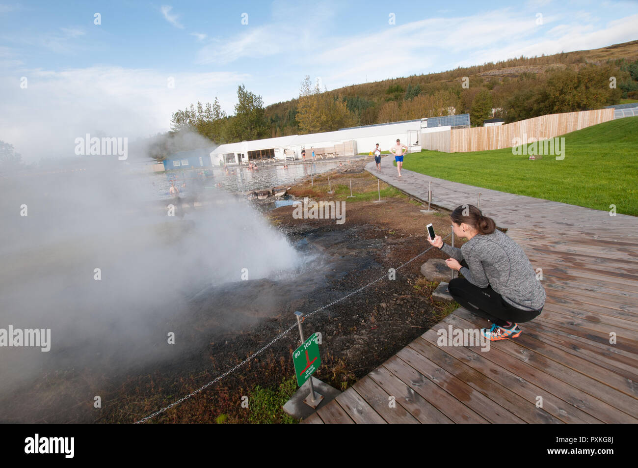 Eaux thermales en Islande. Gamla Laughin, mieux connu comme Secret Lagoon est la plus ancienne piscine dans le pays, à Fludir. Soth Islande Banque D'Images