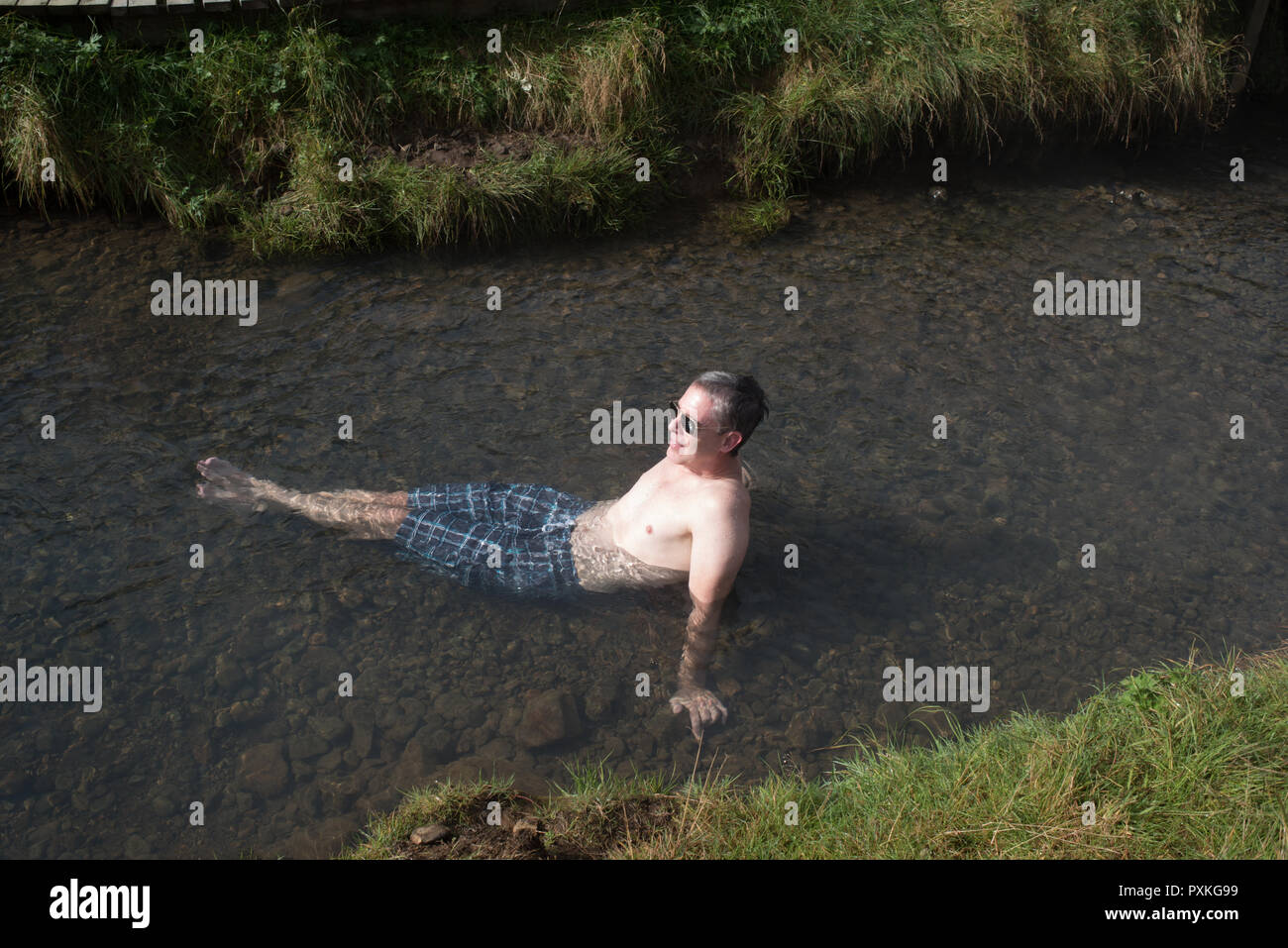 Eaux thermales en Islande. La rivière 'chaud', dans les montagnes derrière Hveragerdi. Le sud de l'Islande Banque D'Images