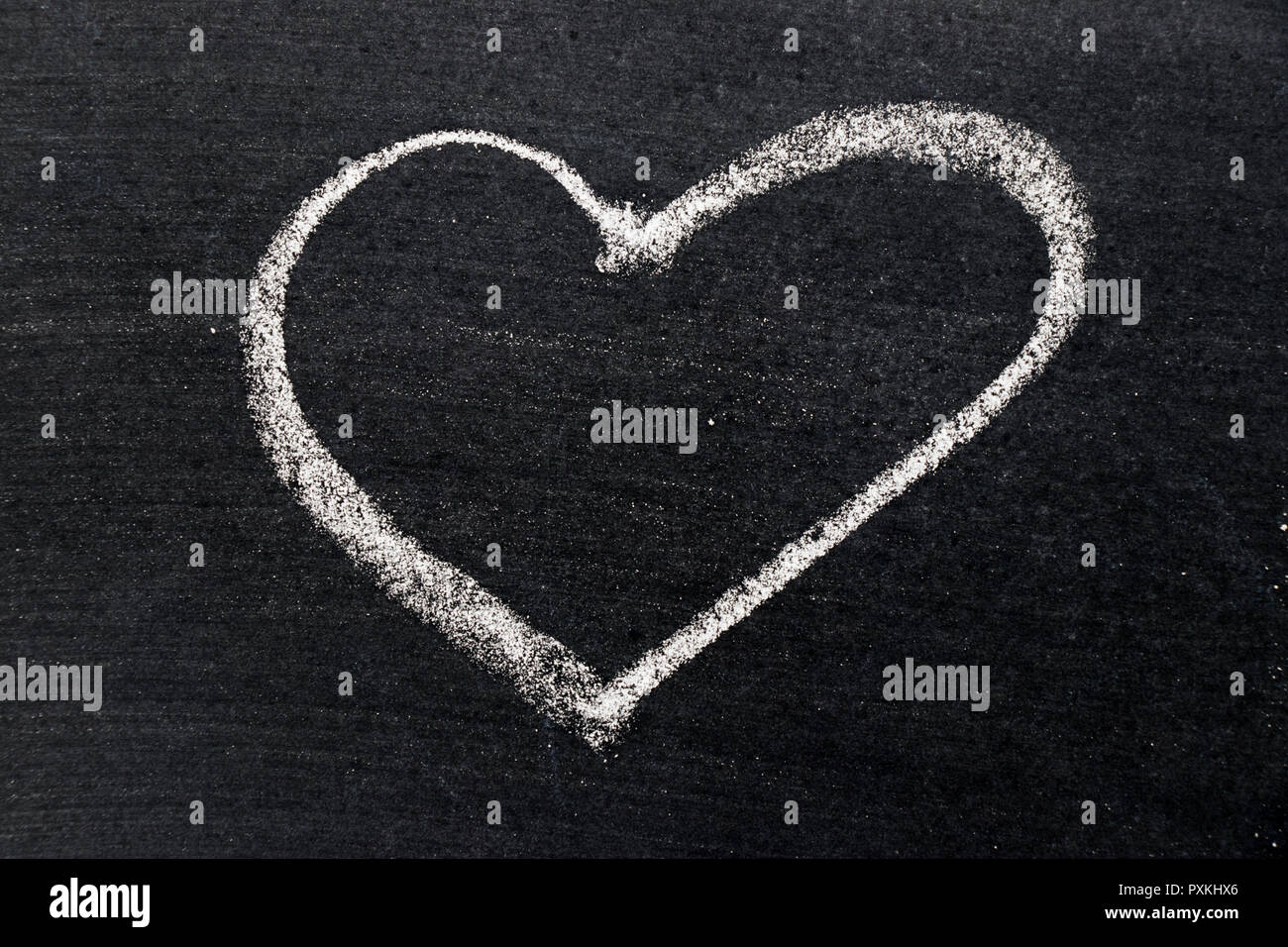 Dessin A La Craie Blanche En Forme De Coeur Noir Sur Fond D Utiliser Pour La Decoration De Saint Valentin L Amour Couple Ou Concept D Engagement Photo Stock Alamy Dessin A La Craie Blanche En Forme De Coeur Noir Sur Fond D Utiliser Pour La Decoration De Saint Valentin L Amour Couple Ou Concept D Engagement Photo Stock Alamy