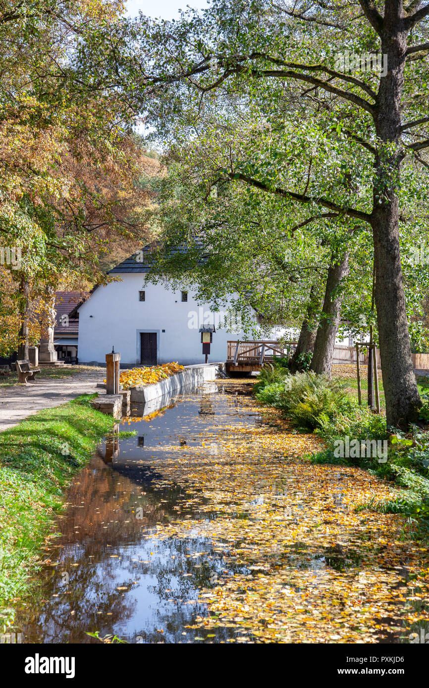 Un Rudrův mlýn vodní mandl, Ratibořice, Babiččino údolí, Česká republika / Rudr Ratiborice, moulin à eau, la région de Bohême de l'Est, République Tchèque Banque D'Images