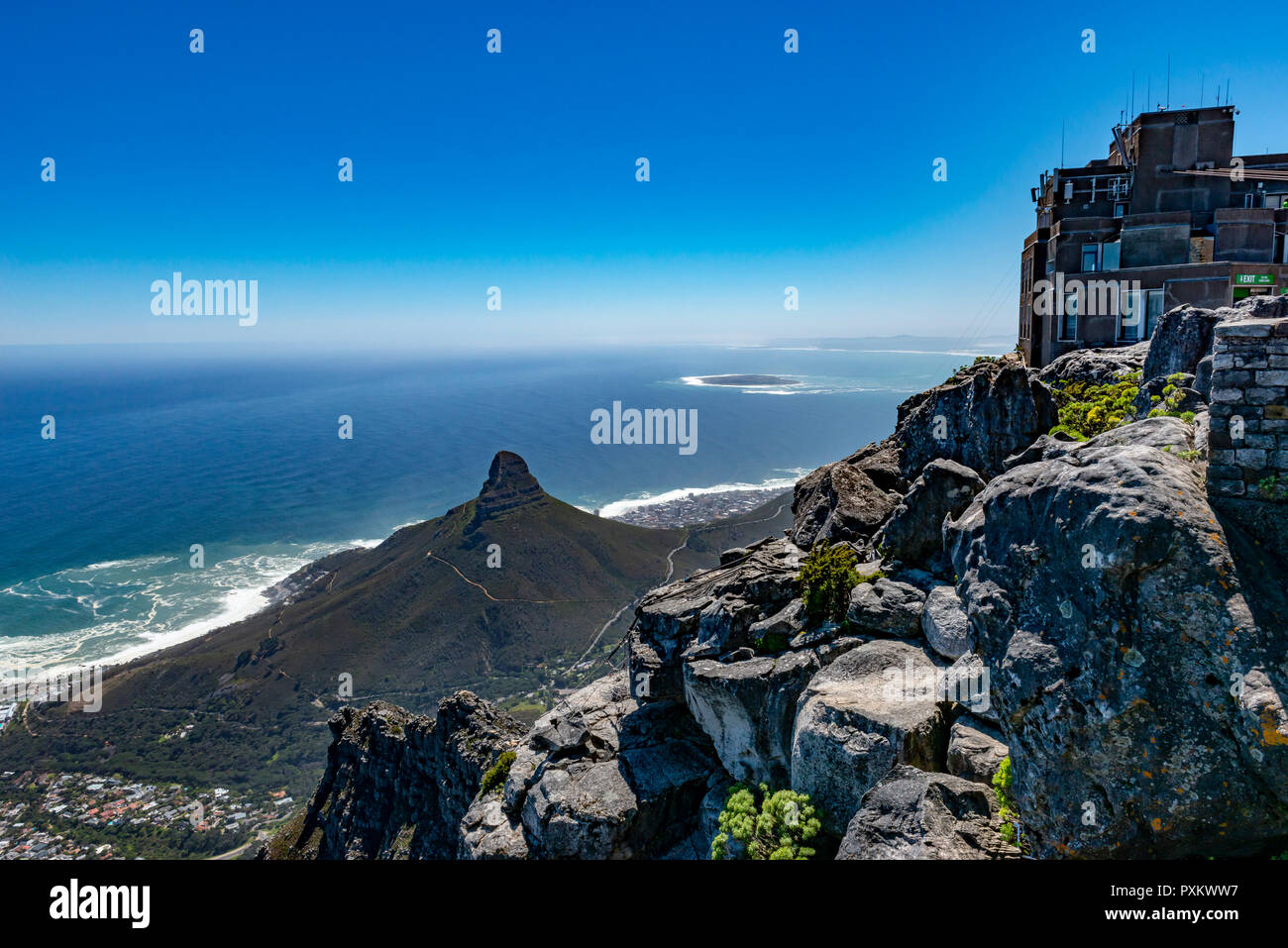 Lions Head sur la montagne à partir de la Table Mountain, Cape Town, Afrique du Sud Banque D'Images