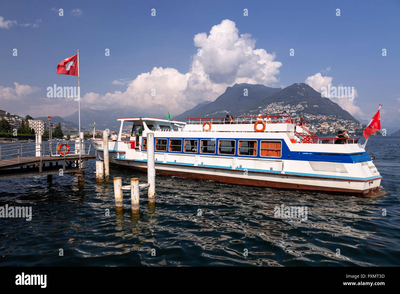 Ferry à Lugano, le lac de Lugano, Suisse Banque D'Images