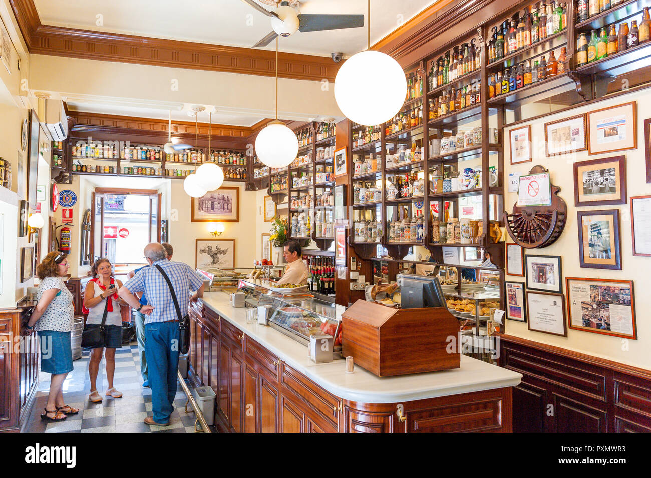 La Taberna Dolores dans le Barrio de las Letras, quartier Huertas, Madrid, Espagne Banque D'Images