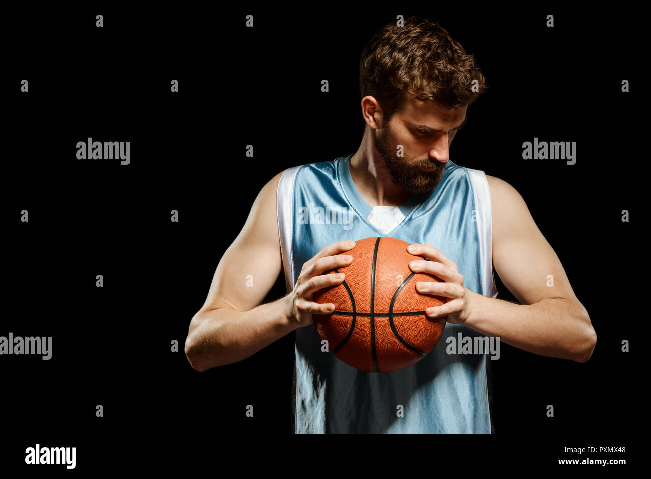 La tenue d'un joueur de basket-ball Banque D'Images