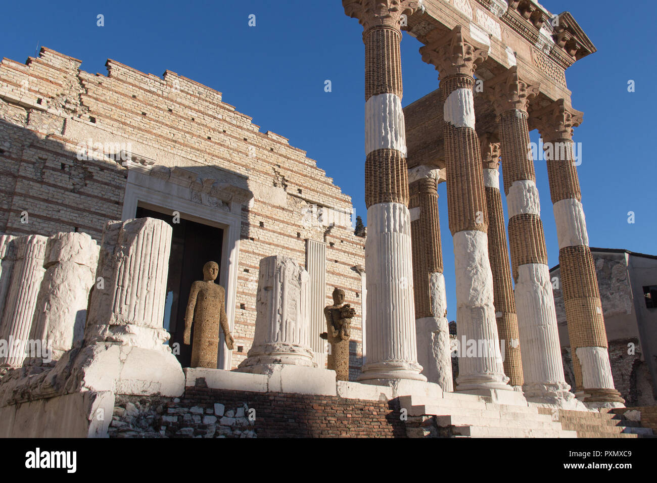 L'Italie, Brescia - 24 décembre 2017 : le point de vue de l'ancien temple romain ruines de Capitolium à Brescia, Site du patrimoine mondial de l'UNESCO le 24 décembre 2017 Banque D'Images