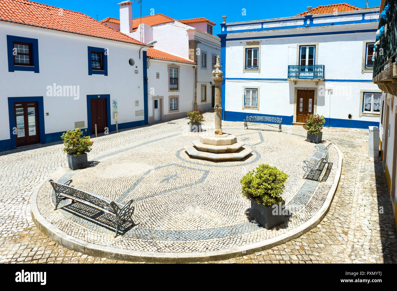 Largo do Pelourinho square, Ericeira, Côte de Lisbonne, Portugal Banque D'Images
