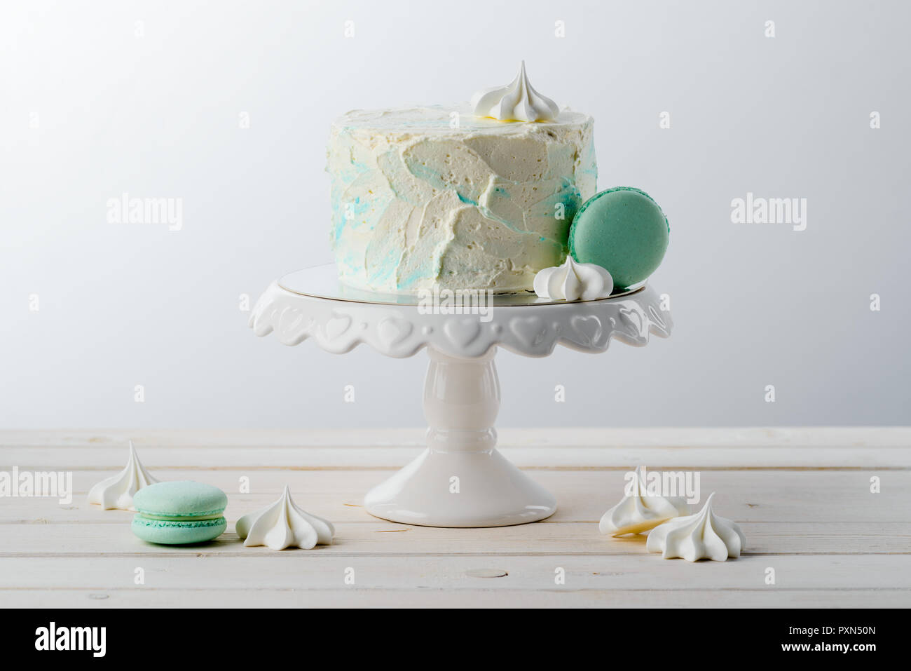 Gâteau de macaroni et minimaliste, meringues Banque D'Images